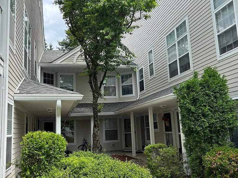 1029 Castle Rd — Photo 1