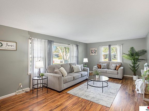 2nd image of 700 Windsor Dr