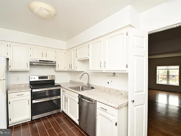 3804 Brighton Ct — Photo 10