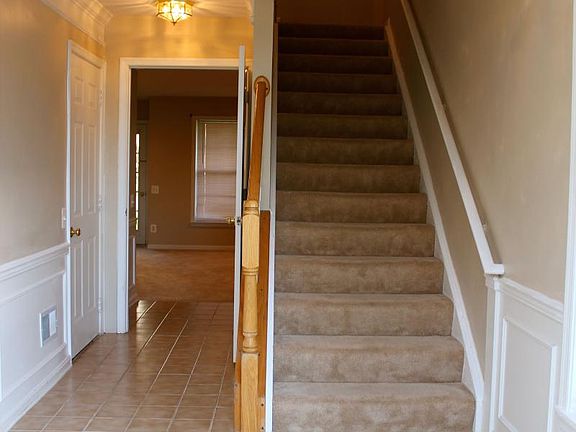 Foyer Leading to Finished Lower Level