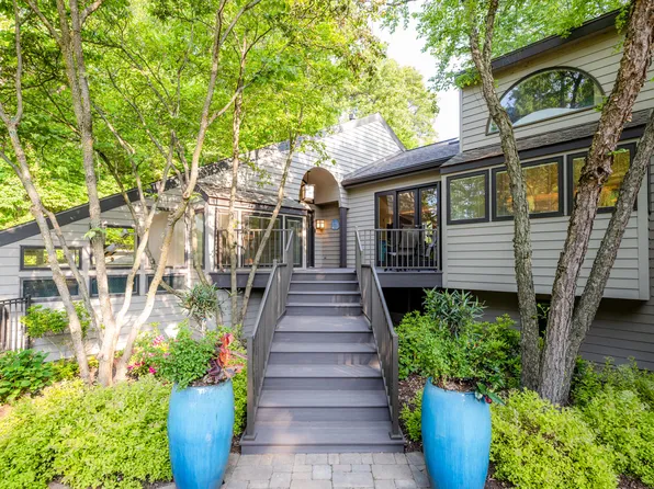 51101 Strauss Dr, New Buffalo, MI 49117