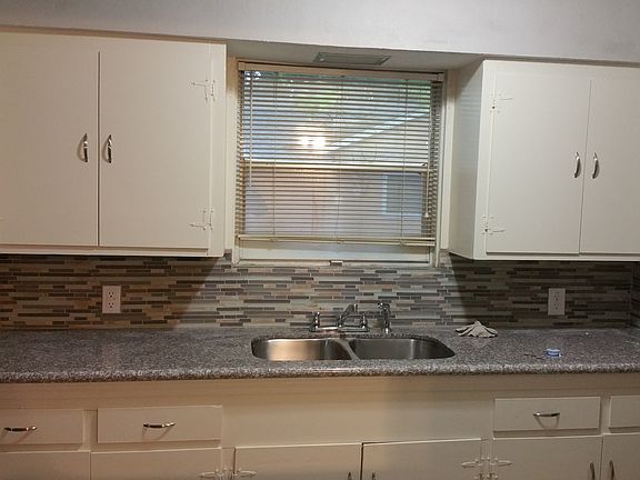 4th image of 7006 Oak Village Dr