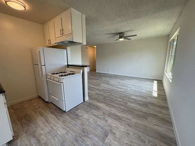 4272 Corinth Ave — Photo 2