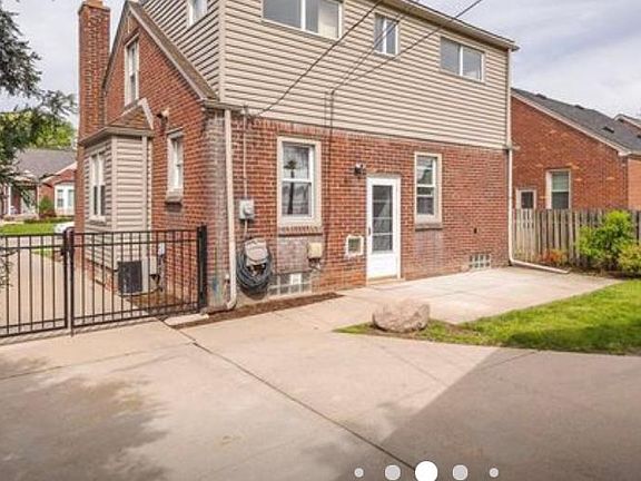 3rd image of 904 Mayburn St