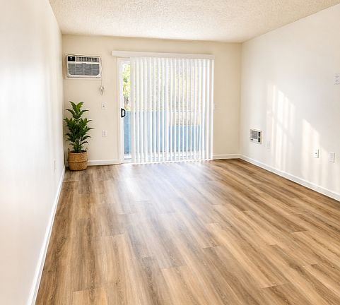 3rd image of 19424 Wyandotte St #220