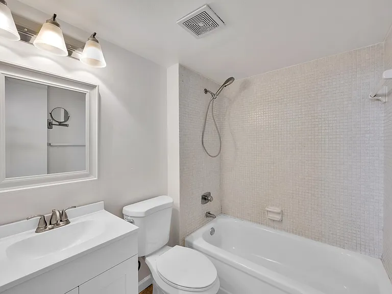118 Royal Park Dr #4G — Photo 19