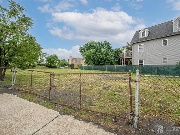 3rd image of 534 Grier Ave