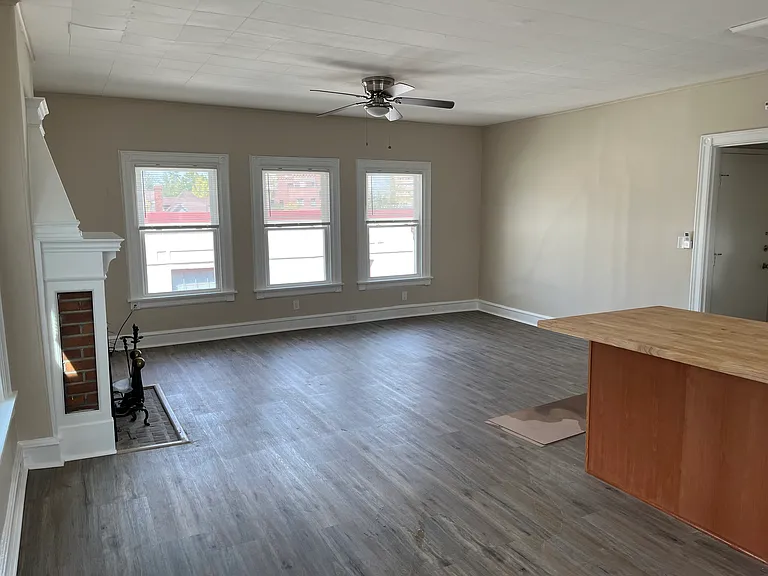 1117 N Franklin St — Photo 8