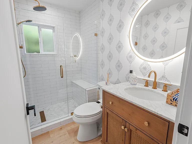 204 S Broadway — Photo 14