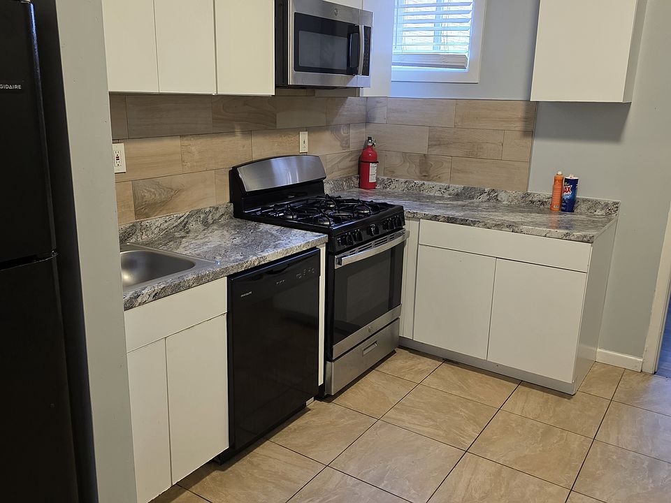 1st image of 404 N Daggett St #1
