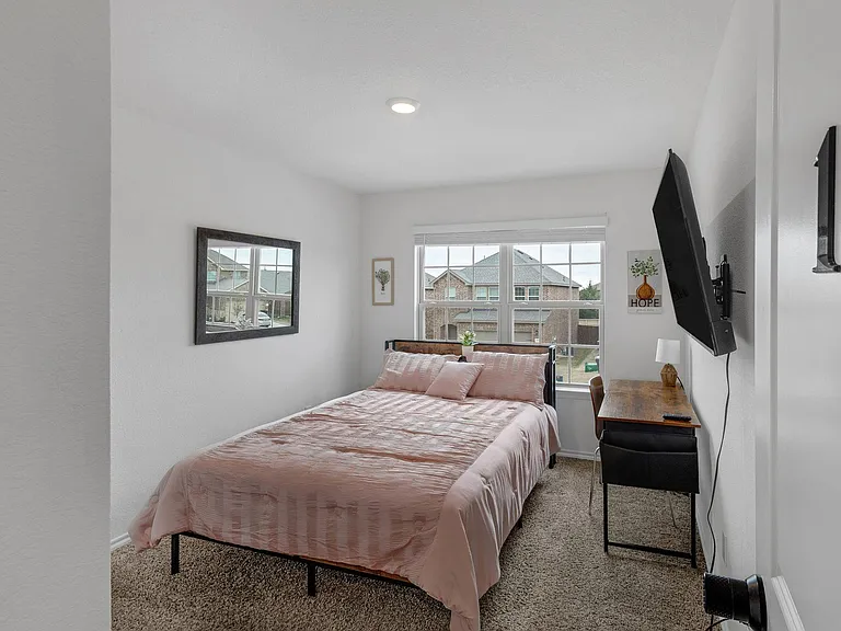 Glazner Dr — Photo 1