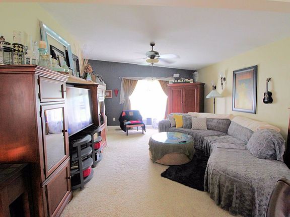4th image of 381 Pfitzer Dr