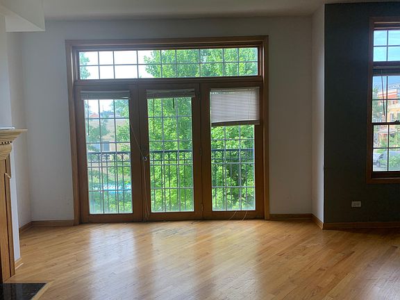 2nd image of 1103 W Cornelia Ave #2V