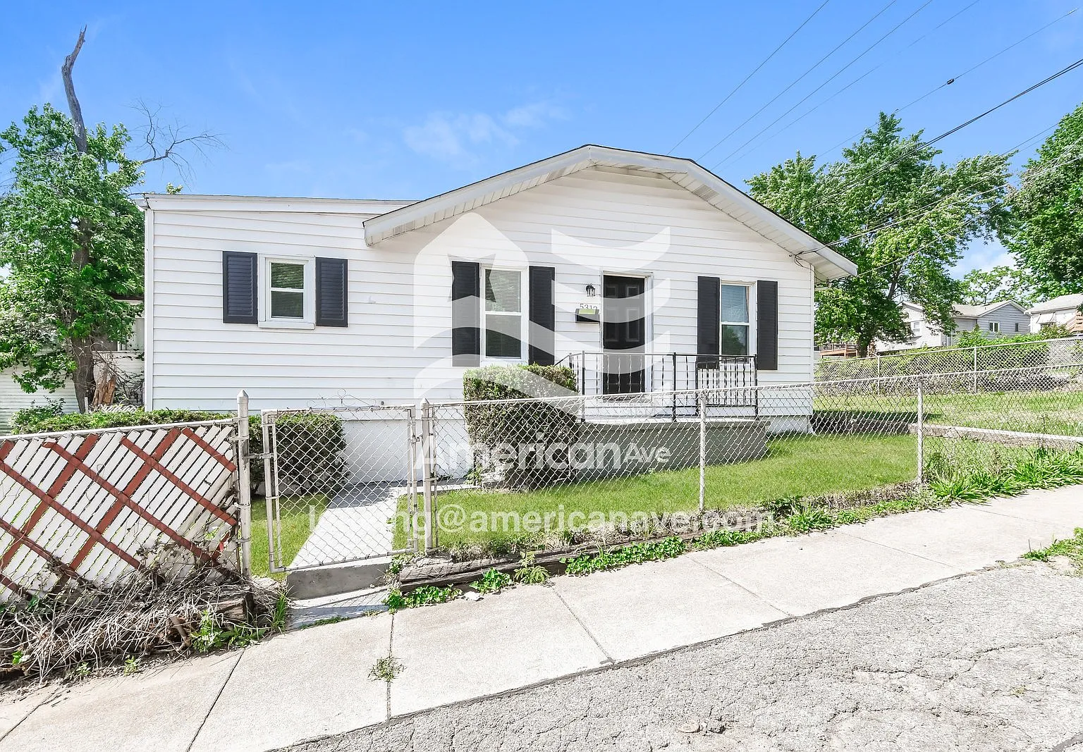 2 bed, 1.0 bath, 899 sqft, $1,313 — Photo 1