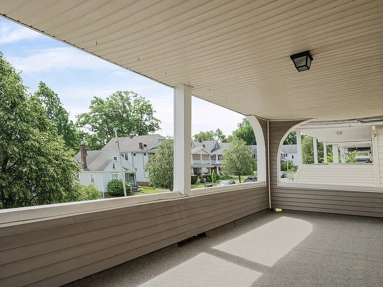 1600 Victoria Ave #UP — Photo 3