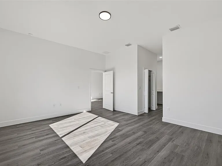 511 Sweetwater Dr — Photo 31