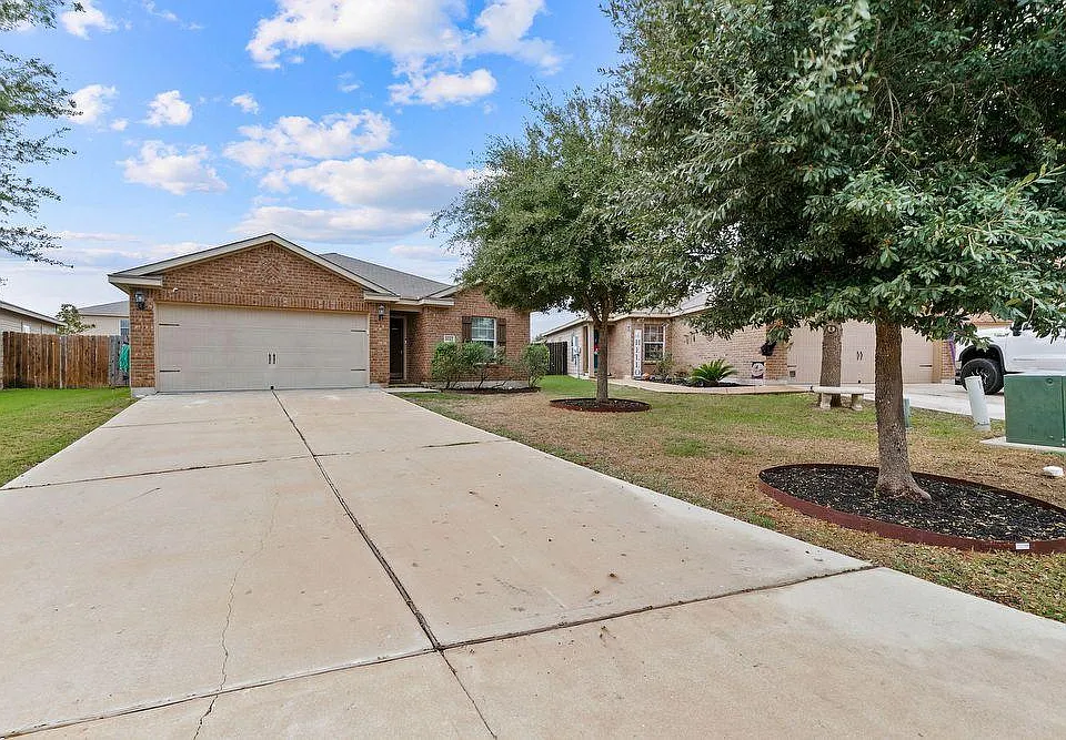 6643 Luckey Tree