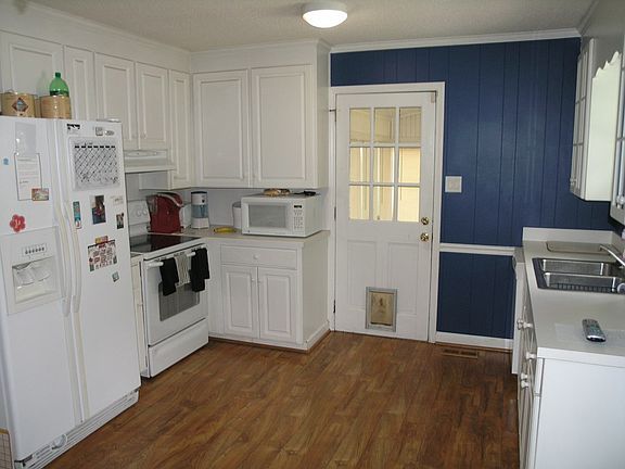4th image of 224 Williams St