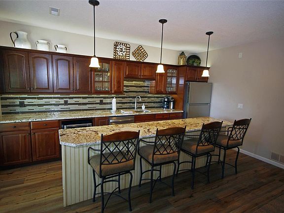 2nd image of 2831 Woodfield Dr