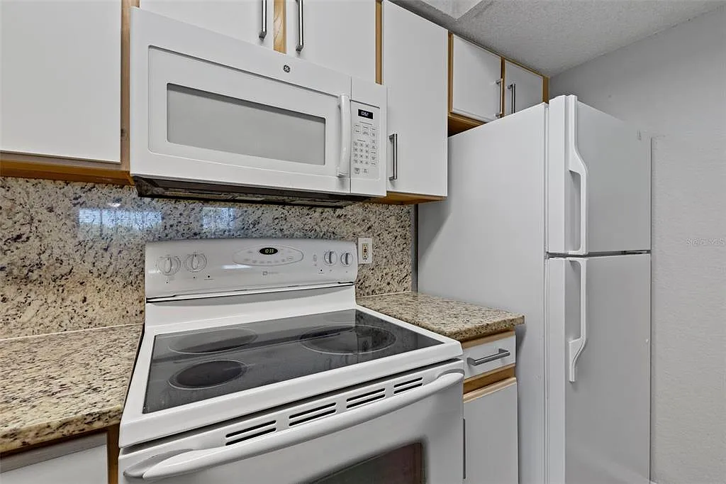 2 bed, 2.0 bath, 1026 sqft, $1,750 — Photo 3