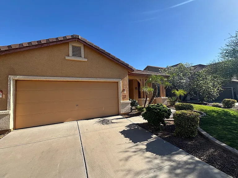 3147 E Vallejo Dr — Photo 2