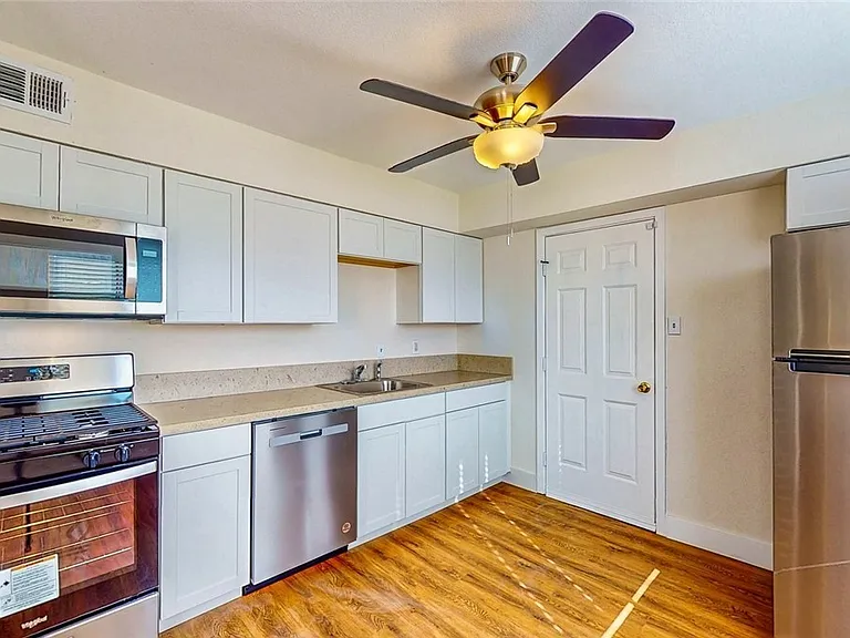 1302 Rexford Pl #1 — Photo 4