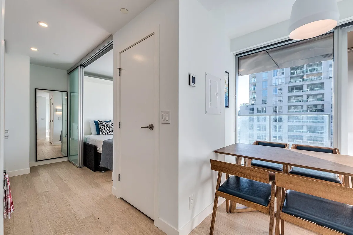 Building Photo - 1480 Howe St #1603