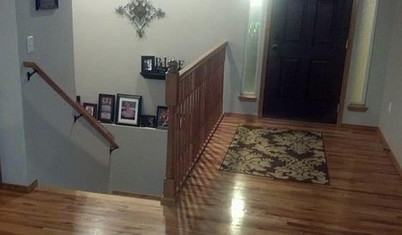 Entry way with stairs to basement