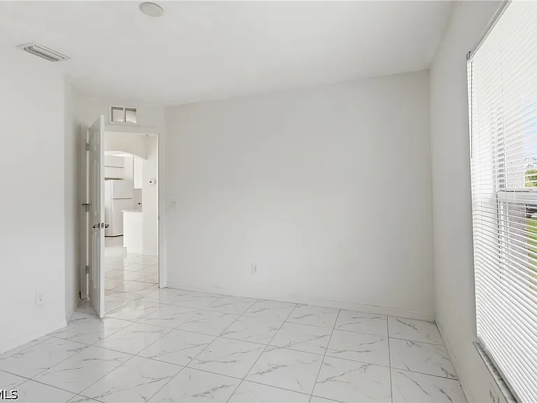 1403 Curtis Ave S — Photo 26