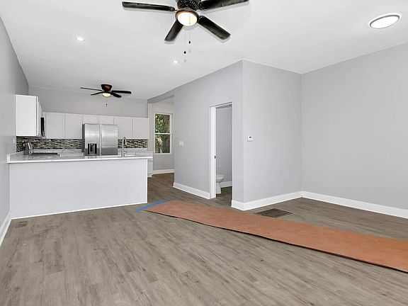 5th image of 6759 S South Chicago Ave