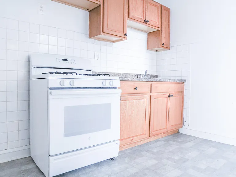 3948 W Roscoe St #2B — Photo 3