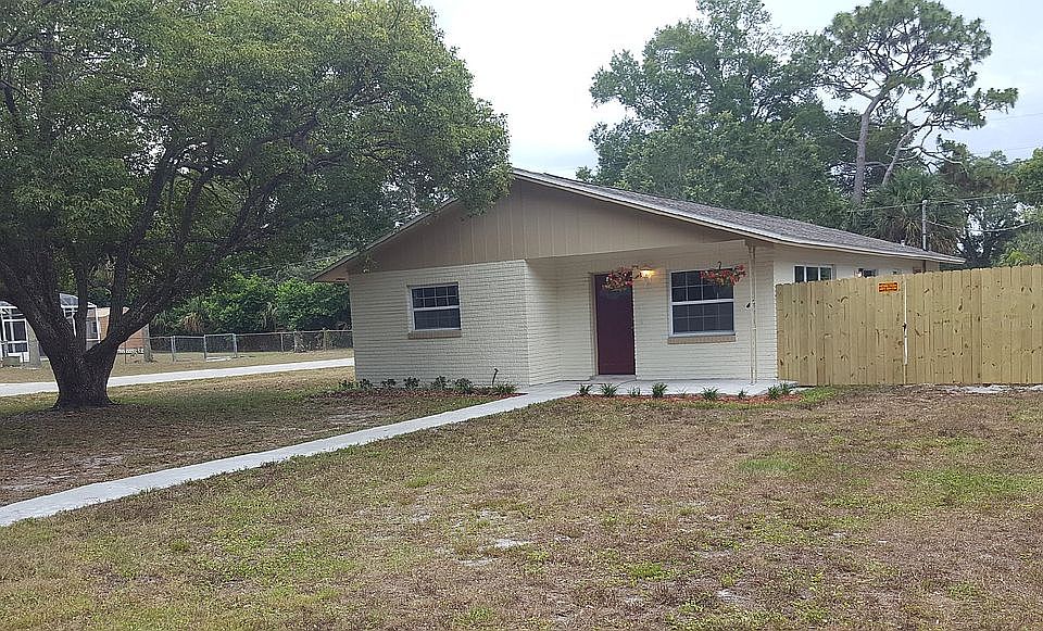 2nd image of 701 Sarita St