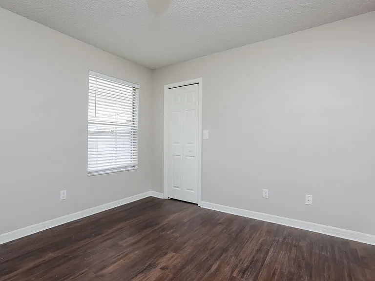 1833 Iroquois Dr — Photo 12