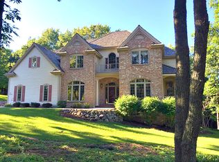 N29W30608 Foxwood Dr, Pewaukee, WI 53072