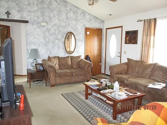 2nd image of 1505 Knoll Crest Dr