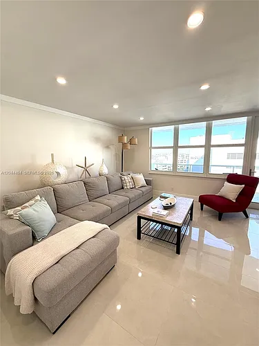 3725 S Ocean Dr #1225 Photo 1