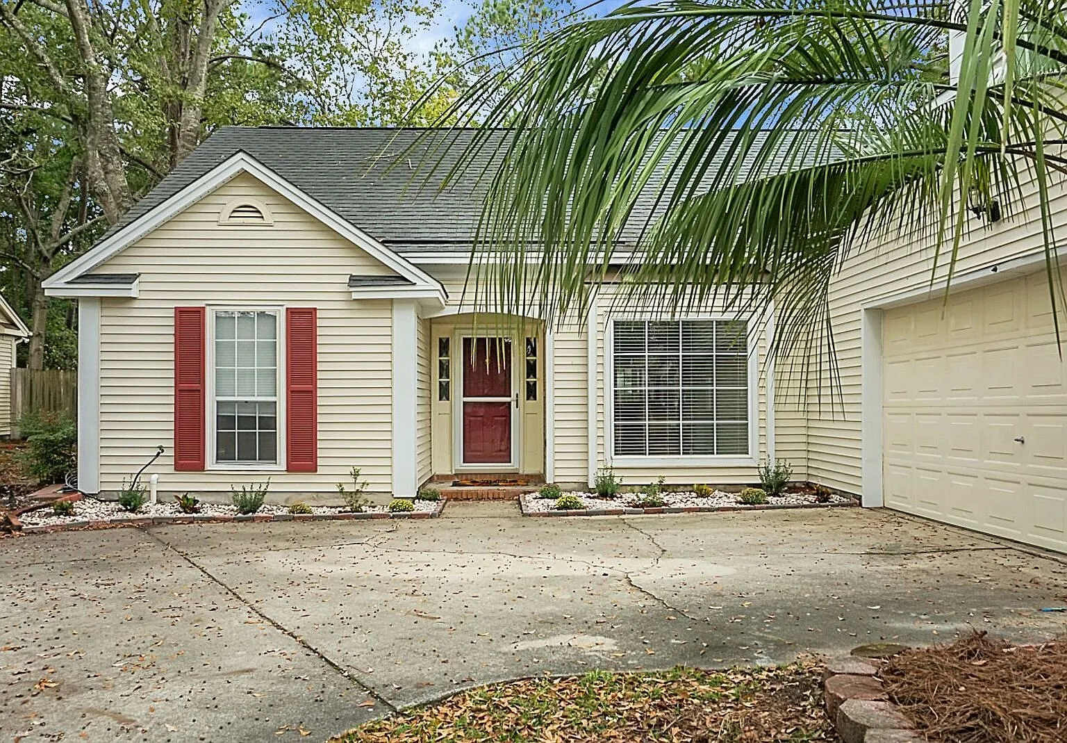 4 bed, 2.0 bath, 1947 sqft, $2,600 — Photo 3