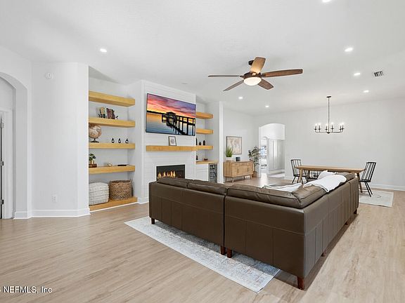 5th image of 1013 WELAKA Way