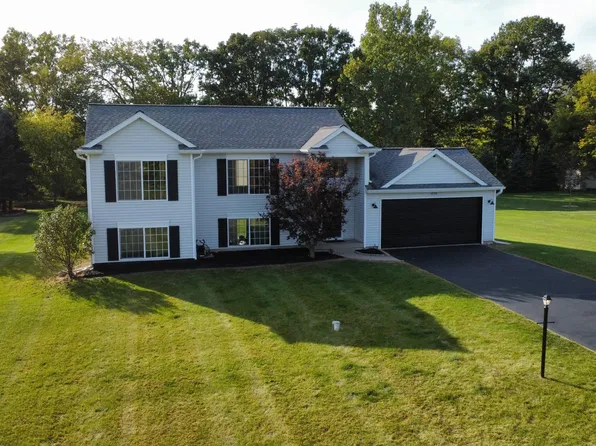 14735 Ivorystone Dr NE, Cedar Springs, MI 49319