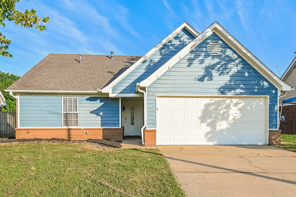 3 bed, 2.0 bath, 1523 sqft, $1,735 — Photo 1