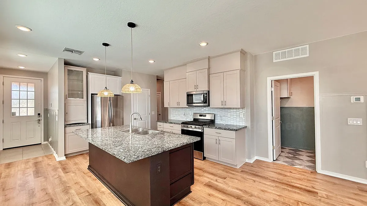 4 bed, 2.0 bath, 1578 sqft, $1,800 — Photo 4