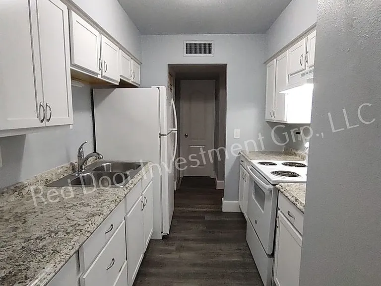 706 W Dixie Ave #12 — Photo 5