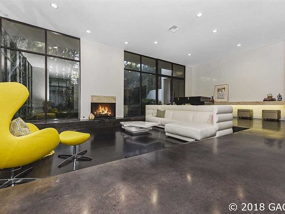 4th image of 2711 NW 20th St