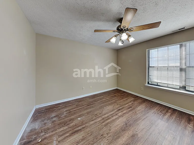 258 Longfellow Ln — Photo 8