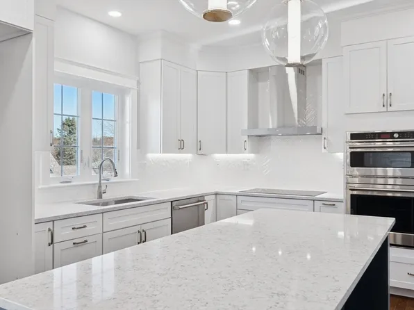 11 Isola Ln, Stoneham, MA 02180