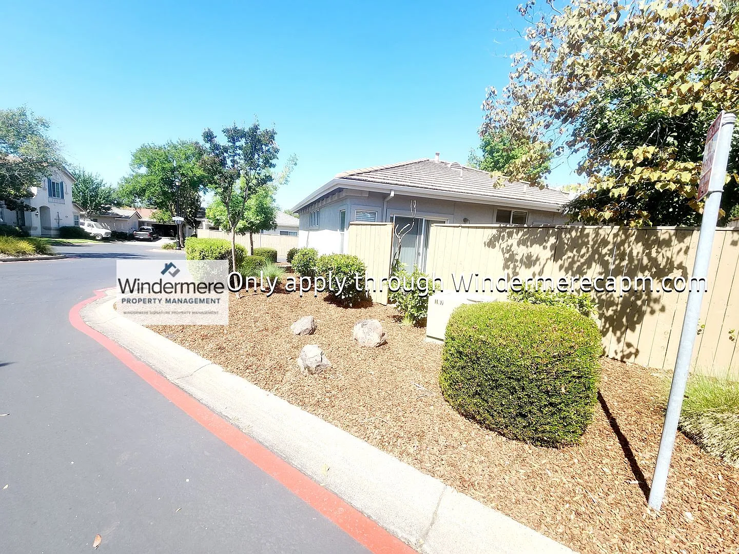 Bright 3 bedroom, 2 bath in Gated Community of Bentley Square! — Photo 4