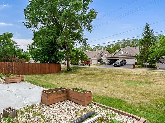 4th image of 8738 Victory Ln