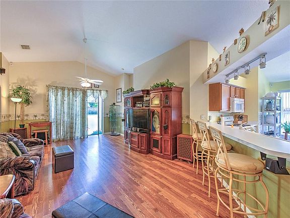 4th image of 738 Somerstone Dr