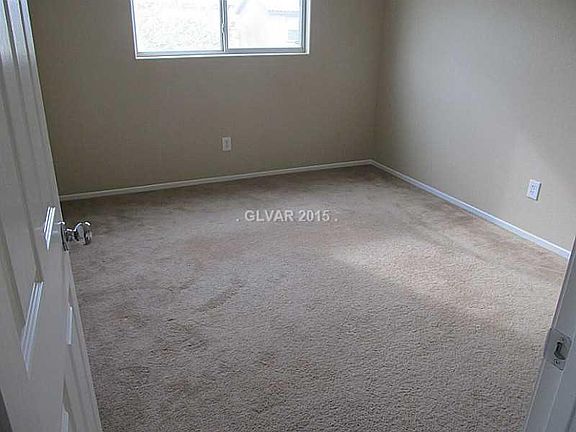 3rd image of 26 Summer Walk Ave