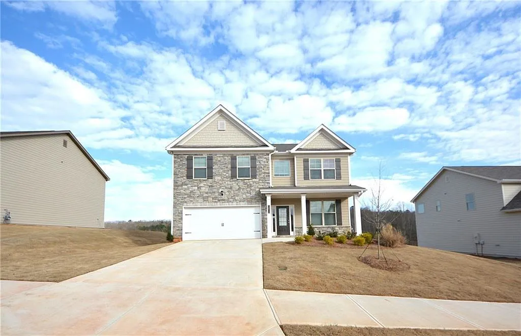 5 bed, 3.5 bath, 2562 sqft, $2,550 — Photo 2